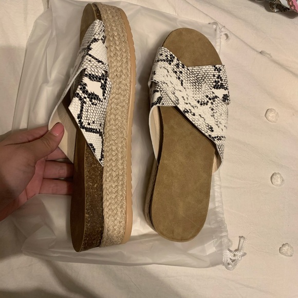 Slip on snakeskin wedge sandals - Picture 2 of 3